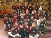 Eco-bolsitas en la Puerta del Colegio