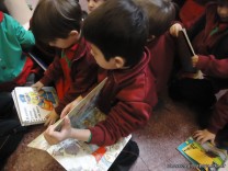 La Biblioteca Móvil sigue visitando al Jardín