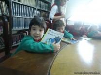 Disfrutando Cuentos Infantiles en Biblioteca