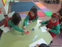 Preparando regalos para mamás de Salas de 4