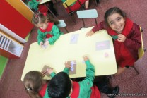 Jugando con Espuma Coloreada en Salas de 4