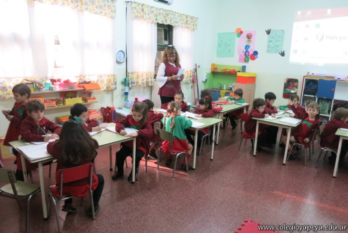 Cruzando el puente de Jardín a Primaria