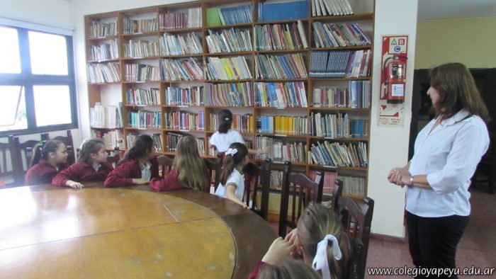 Tercero visita la biblioteca