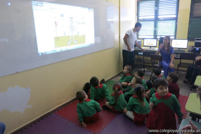 Clase abierta de computación – sala de Antonella