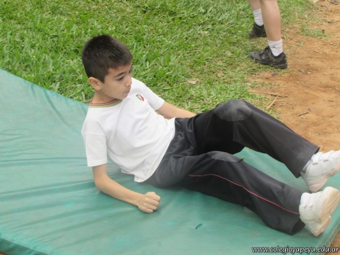 Hermosa clase de Gimnasia de alumnos de 3er grado
