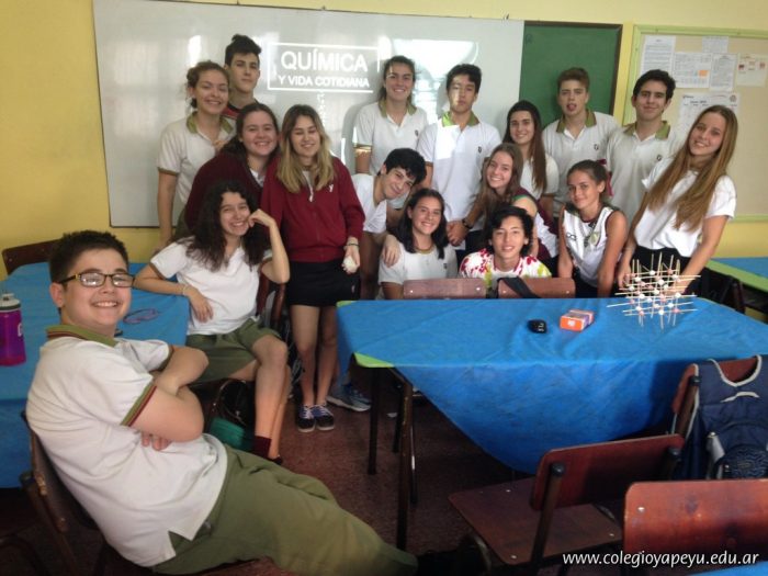 Clase abierta de Química de los alumnos de 4to año