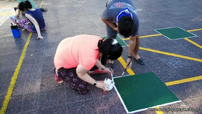 El equipo de conducción dio vida al patio de una escuela primaria