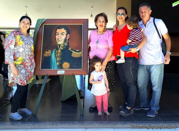 La Dra. Gane, abuela del Colegio Yapeyú, nos donó un cuadro de San Martín