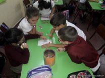 A través de divertidos juegos, los chicos de 3er grado practican la clasificación de sustantivos