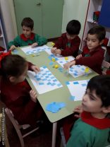 Los niños de sala de 5 decoraron Cabildos