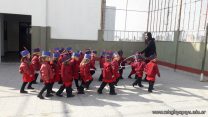 Los niños de sala de 3 practicaron muy entusiasmados para su primer desfile